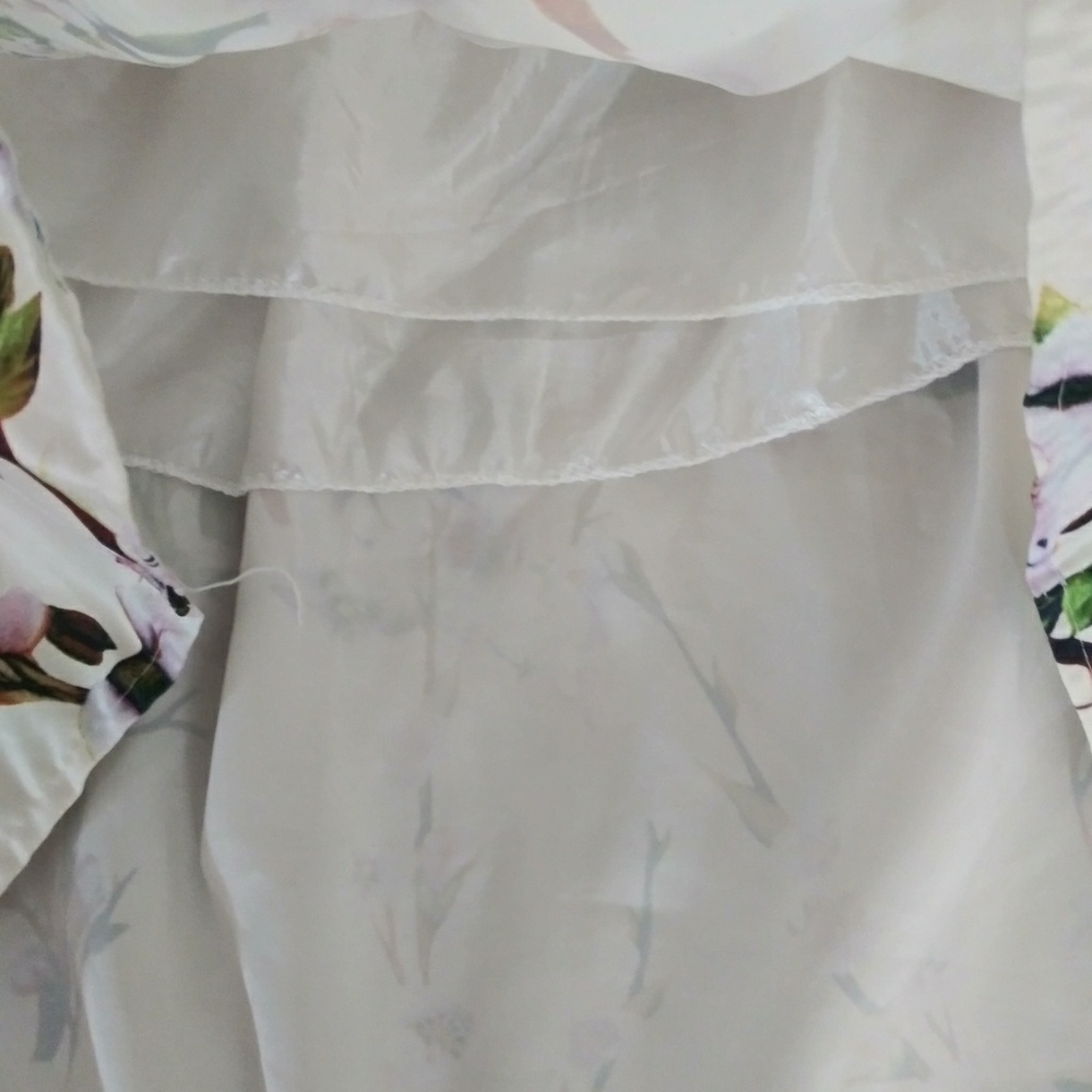 White satin skirt with cherry blossom print - Picture 7 of 7